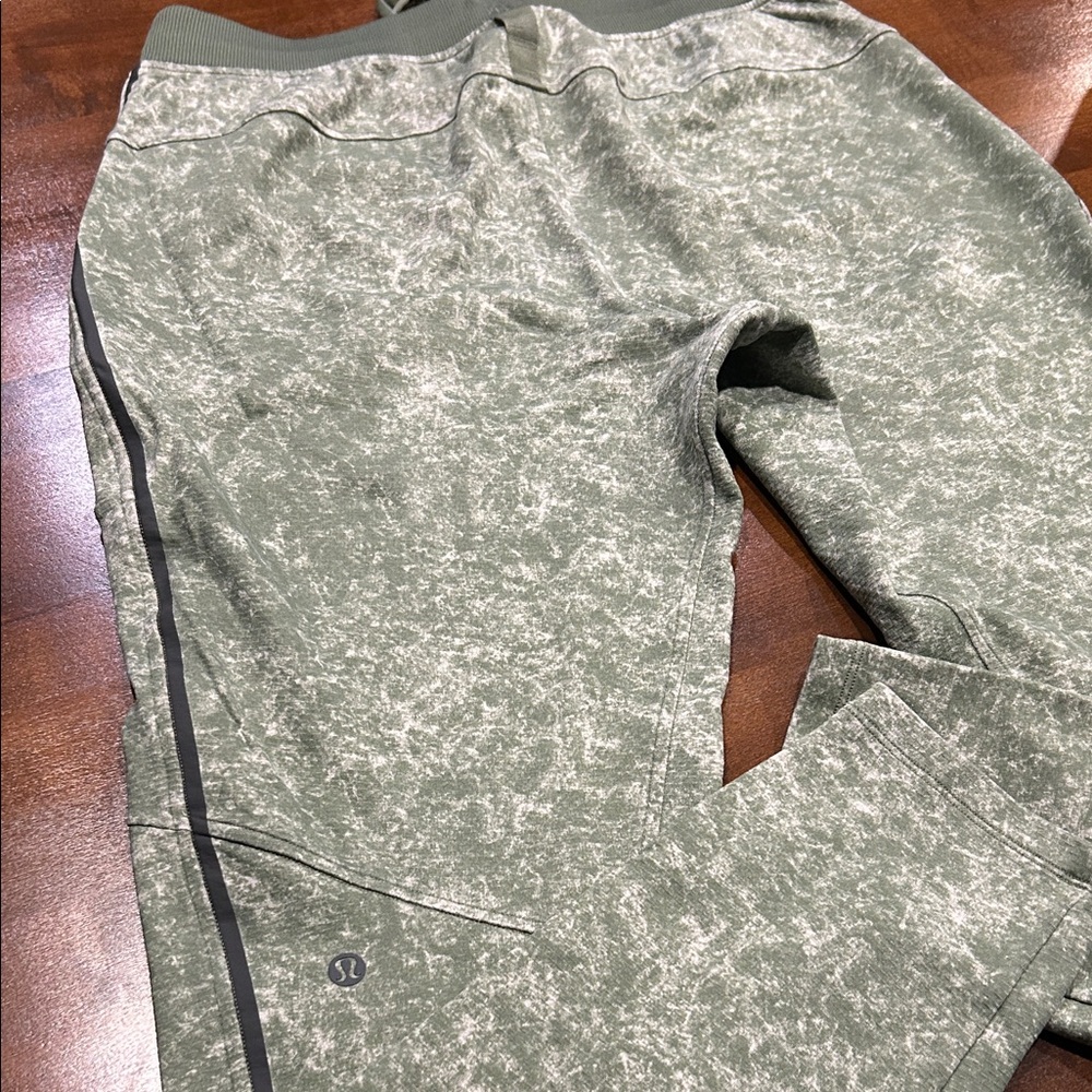 lululemon athletica Men's Green Textured Joggers